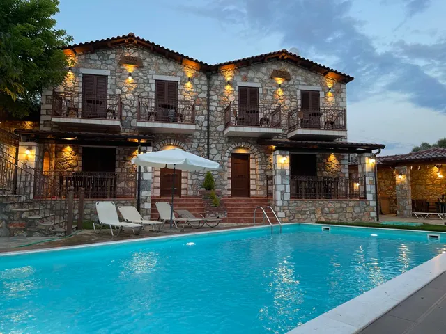 Petrini Villa Avramilias