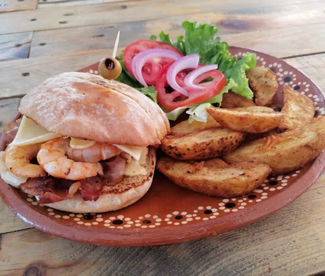 Chulada de Tostada Mariskeria de Barrio