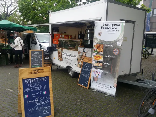 Weekly market Fehrbellinerplatz