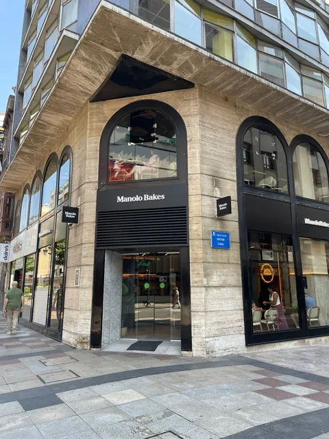 Manolo Bakes