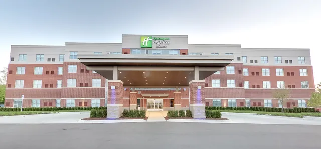 Holiday Inn Express & Suites Plymouth - Ann Arbor Area by IHG