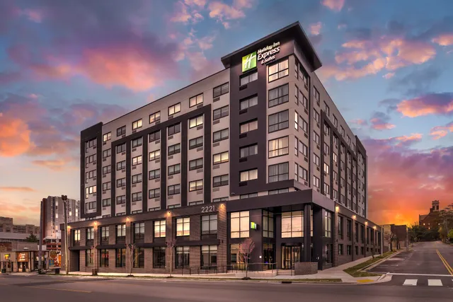 Holiday Inn Express and Suites Nashville West End Univ Area, an IHG Hotel