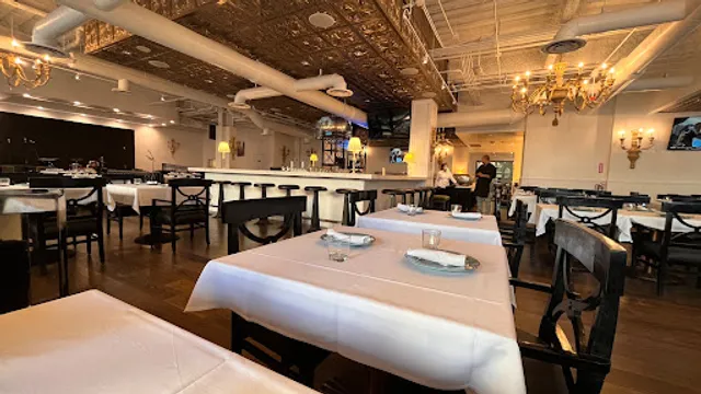 The Noypitz Bar & Grill Las Vegas Town Square