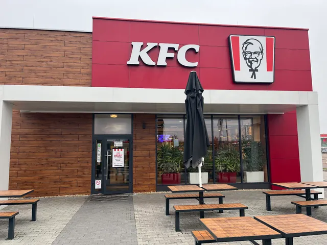 KFC Szolnok Auchan DT