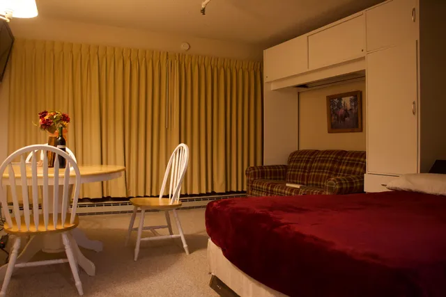 Evergreen Valley Inn & Villas