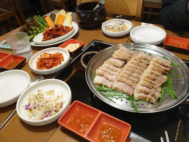 명동칼국수 샤브샤브 학동역점