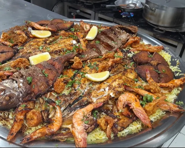 ميدار للأكلات البحرية الخليجية