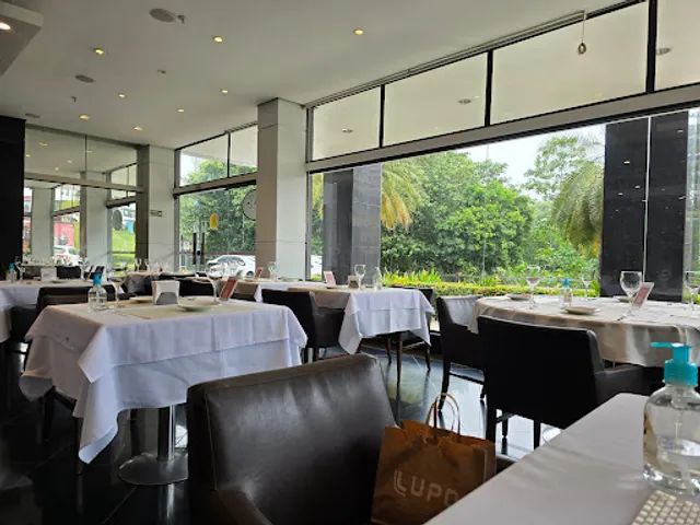 Sax Bar & Restaurante