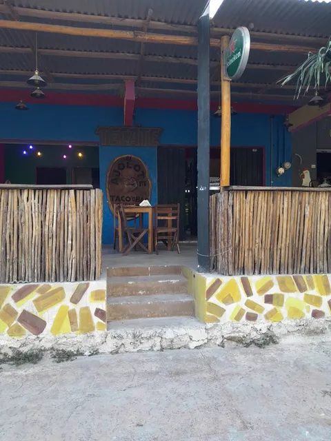 El ajolote tacos y bar