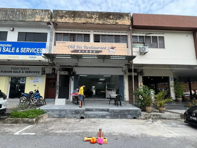 Old Six Restaurant 老六茶餐室