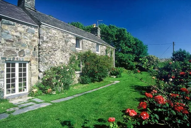 Byrdir Farmhouse and Studio Cottages