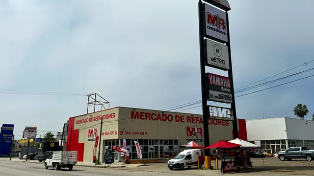 Refaccionaria Mercado de Refacciones MR-17