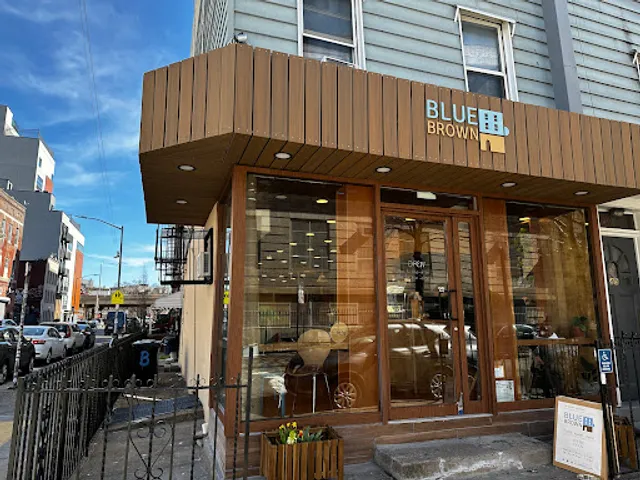 Blue Brown Cafe