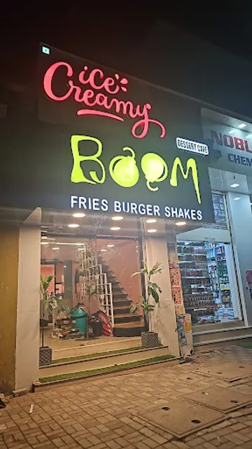 BOOM - Fries Burgers & Shakes