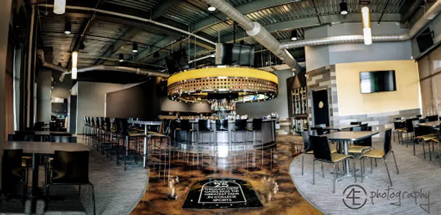 Gate 25 Bar and Restaurant