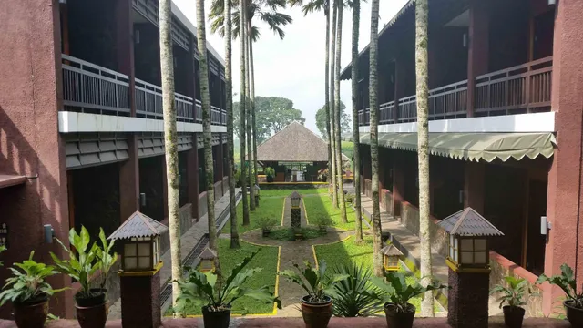 Rollaas Hotel and Resort