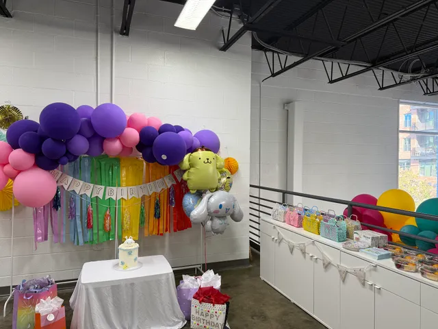 Hello Yellow Art Studio