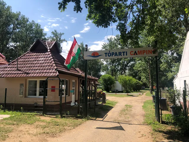 Tóparti Camping