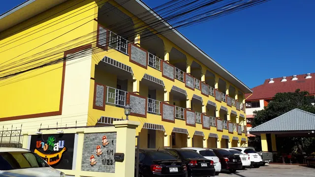 Bang Saen Banana Place