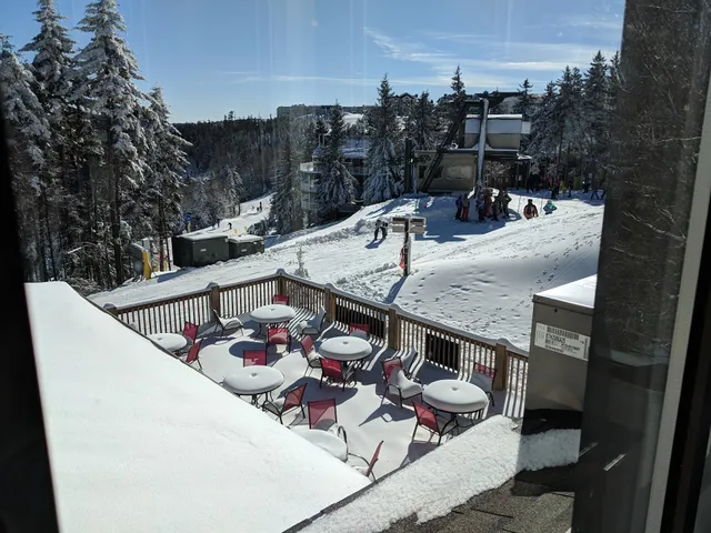 Tuque's Bar and Grill