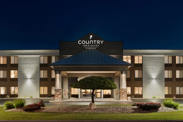 Country Inn & Suites by Radisson, Mt. Pleasant-Racine West, WI