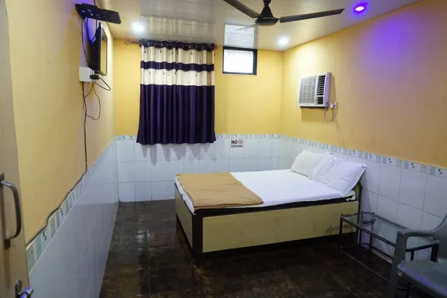 Pallavi Loadging & Boarding