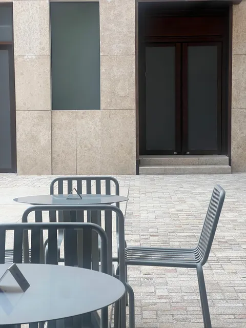 La Vie Coffee Restaurant