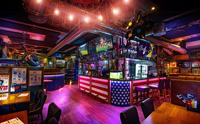 Happy Elefante - Bar, Grill & Music