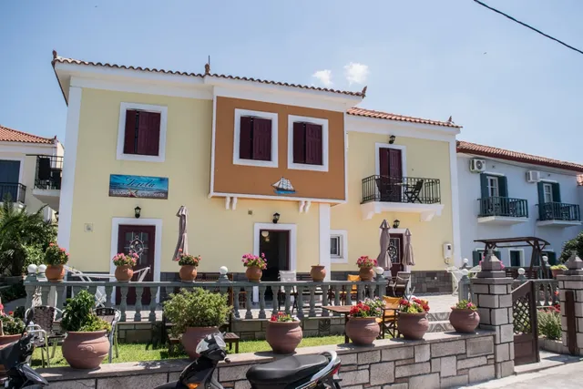 Toula Studios & Apartments