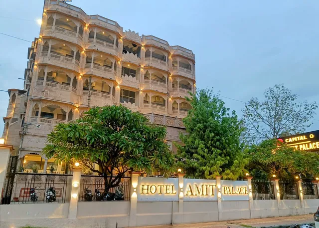 Amit Palace Hotel & Restaurant