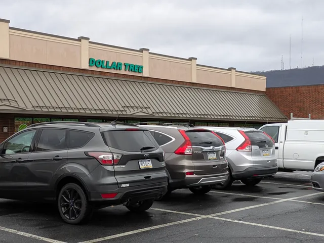 Village of Oakhurst Shopping Center