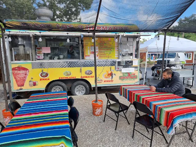 Tacos los 3 Hermanos | Taco Truck