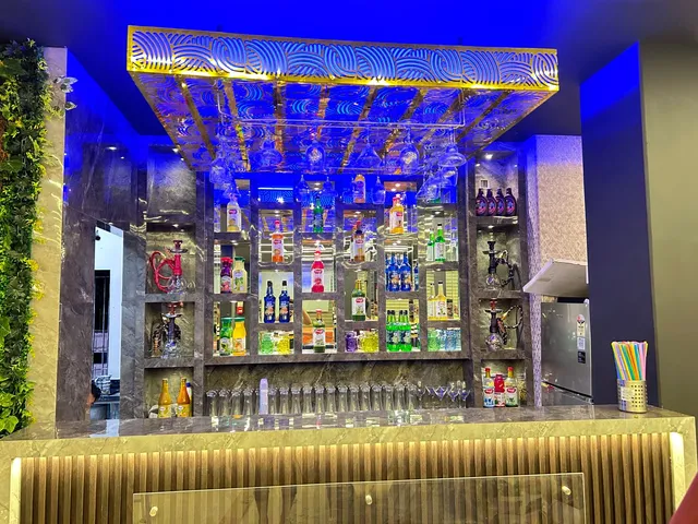 Hangout Cafe & restaurant