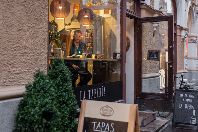 La Tapería - Viinibaari & Tapas