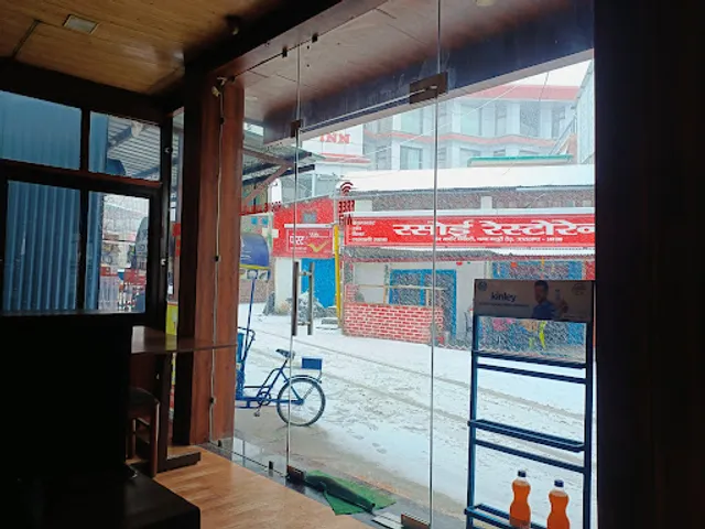 Midway resturant and guest house, Dhanolti