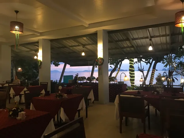 Chomtalay restaurant and bar