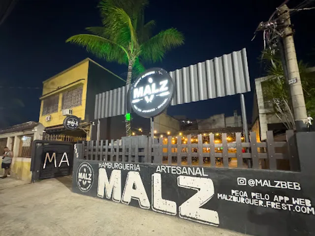 Malz Craft Burgers | Hambúrguer Artesanal l Onion Rings | Sanduíche Vegetariano | Cerveja | Brownie | Banoffee | Valqueire RJ