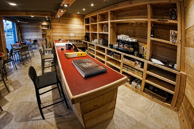 Carving Surf School Hostel