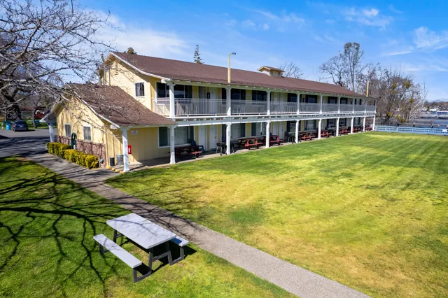 Skylark Shores Resort in Lakeport