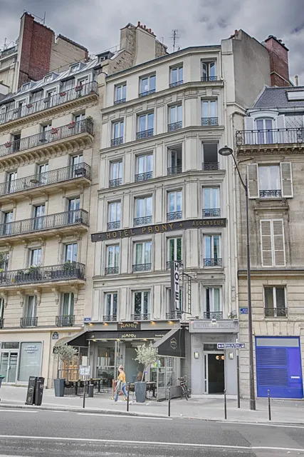 Hotel Avama Prony - Paris