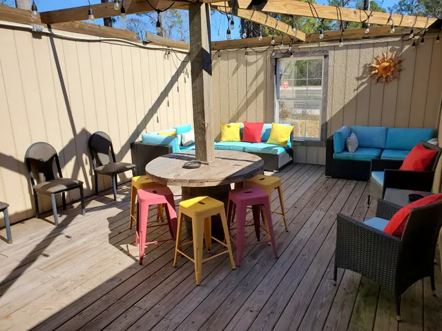 Riverway Bar & Grill