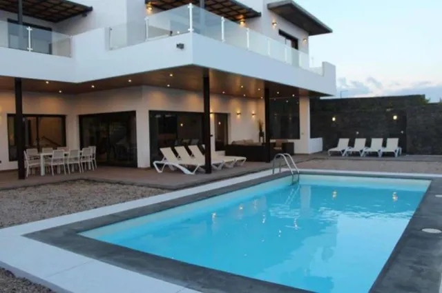 Days Inn by Wyndham West Branch Iowa City Area