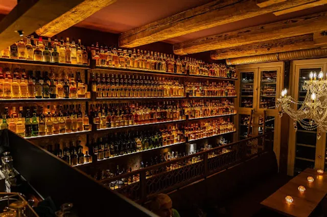 Whiskyplaza & Altstadt Restaurant am Fleet