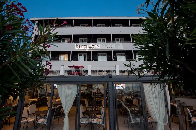 Hotel Bura/45N