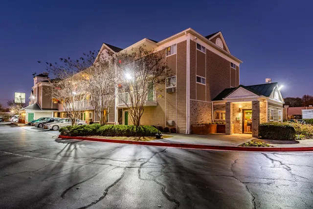 HomeTowne Studios Atlanta - Chamblee