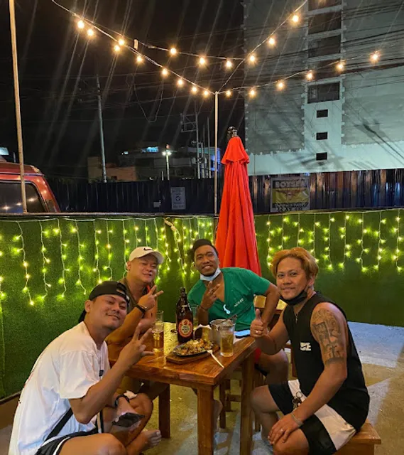 888 Resto Bar / Dine & Chill