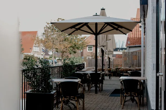 Aan de Gracht bij Moon