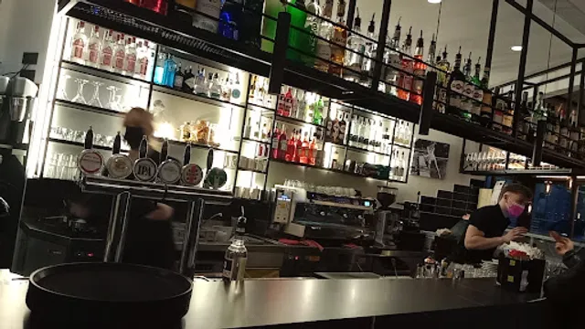 Hemingway Cafe S.R.L