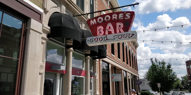 Moores Bar & Restaurant