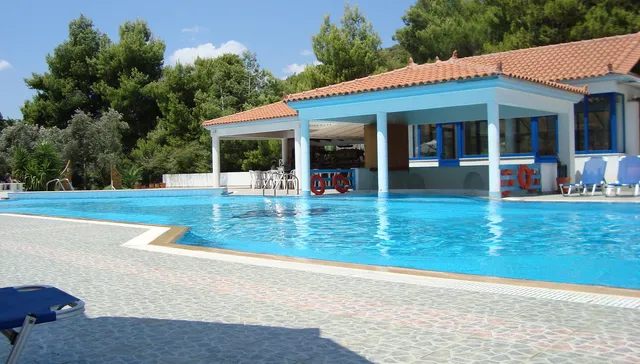 Vassilis Studios & Pool Bar Askeli Poros
